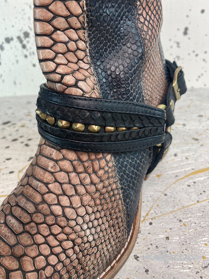 SNAKE RIDER